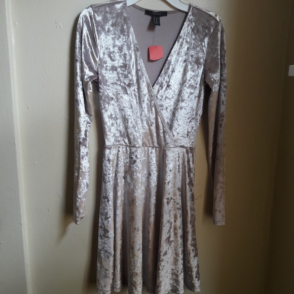 Soft velvet shimmer dress - Picture 2 of 3